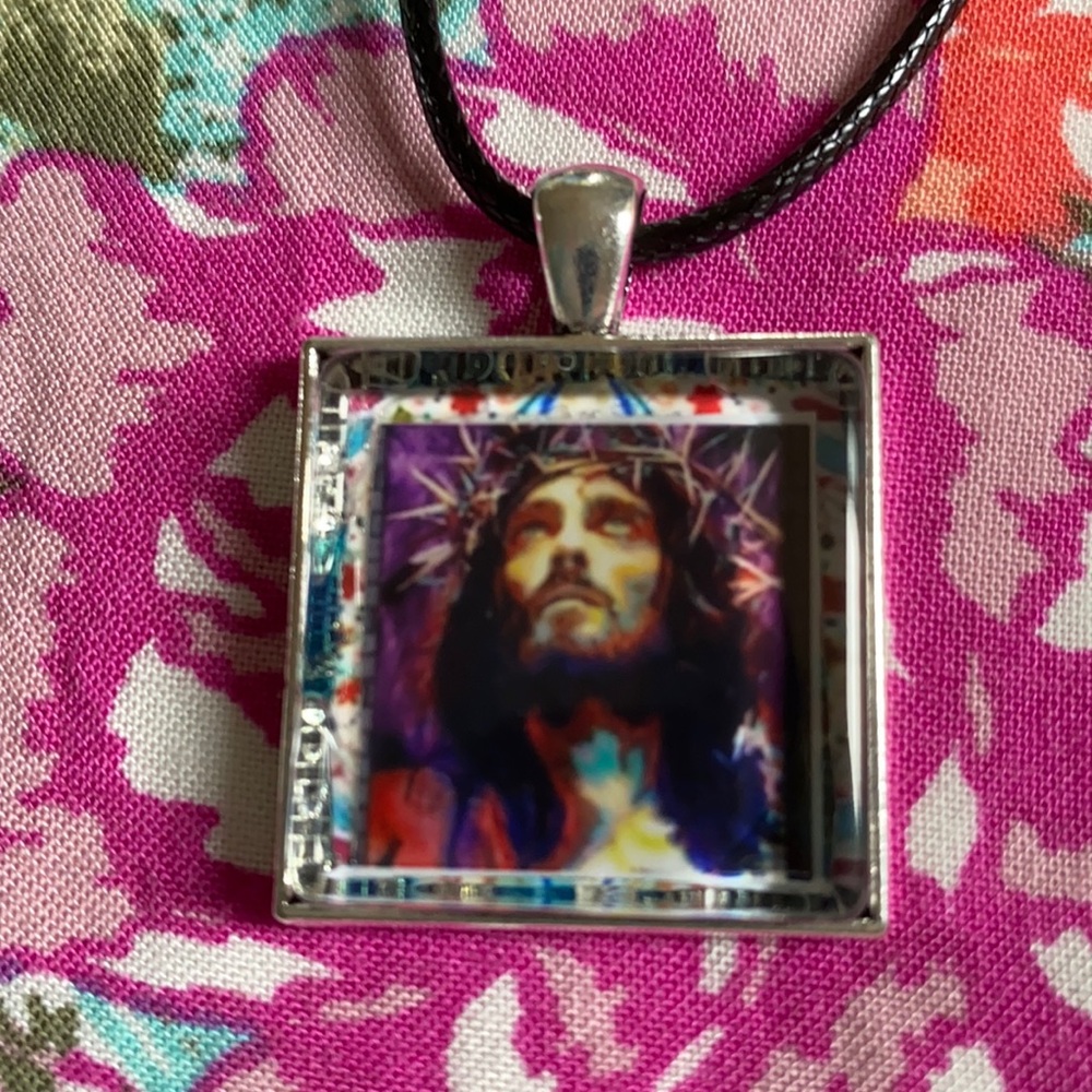 ❣️✝️🙏🏼Jesus necklace 🙏🏼✝️❣️